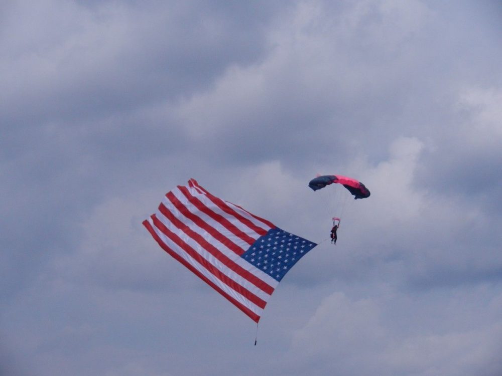 Parachutists at AirVenture