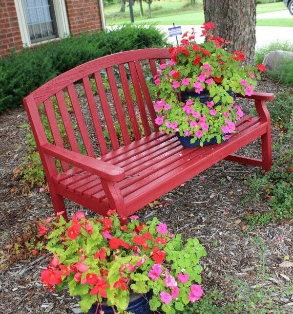 pretty planters, red bench