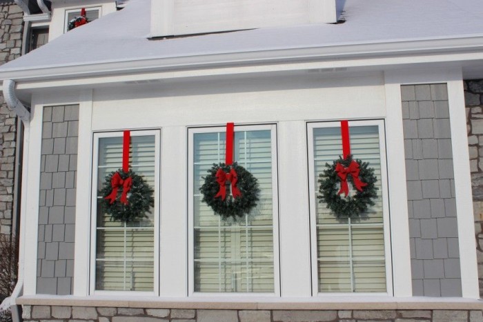 It took me a while to figure out the wreaths were hung from the inside! Brilliant!!