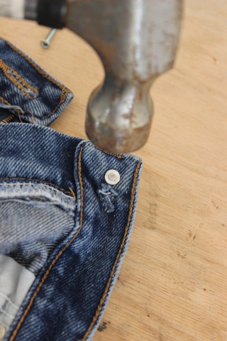 How to fix a button on jeans. Momcrieff