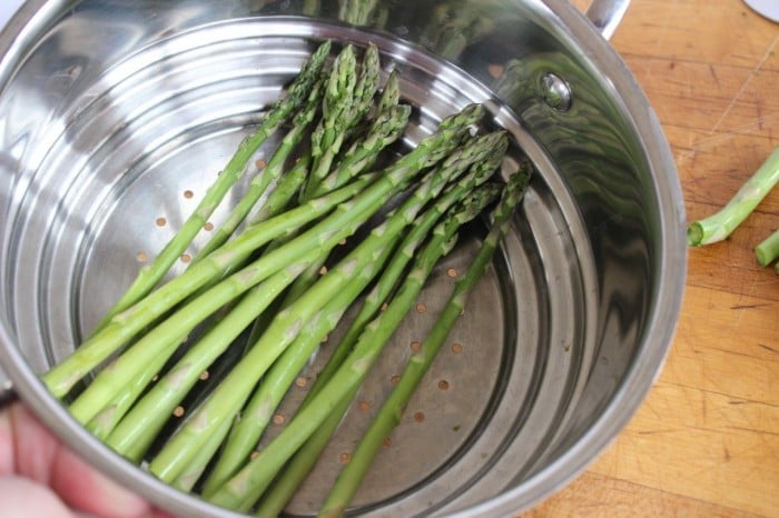 steaming asparagus