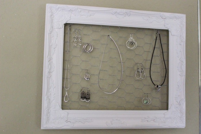 organize jewelry