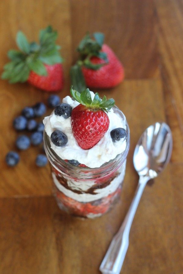 mason jar trifle dessert