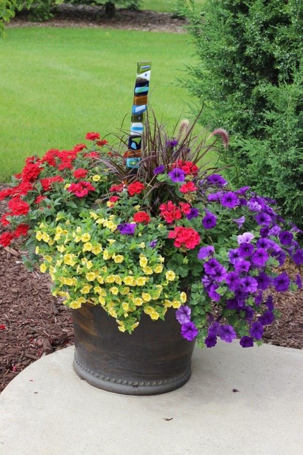 Over 20 flower planter ideas from my neighborhood! - Momcrieff