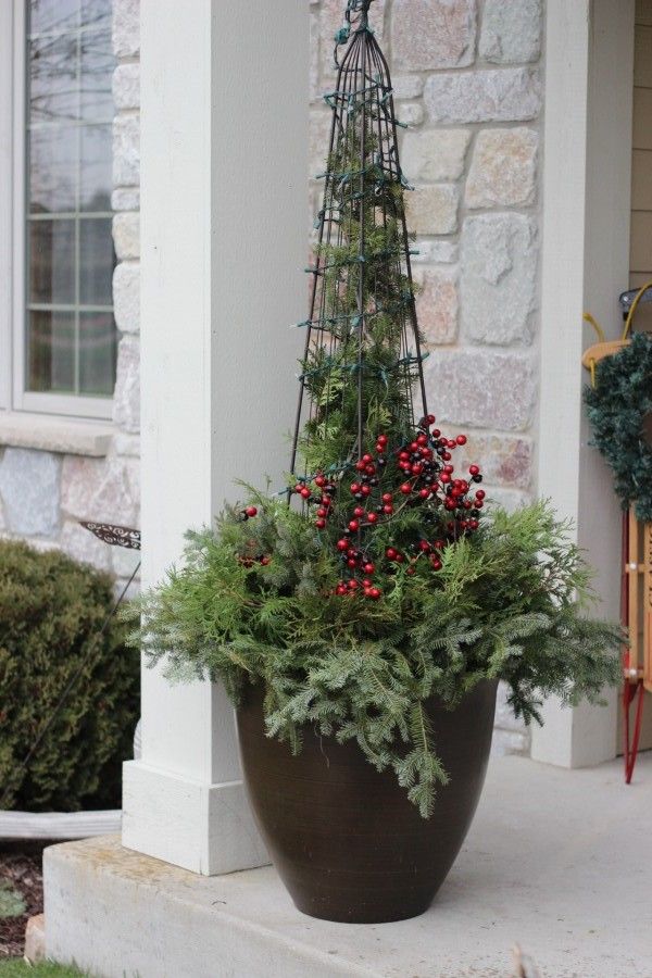 DIY Christmas Planter - Momcrieff