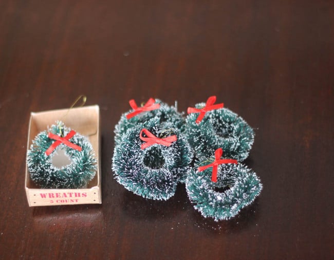 Tiny wreaths