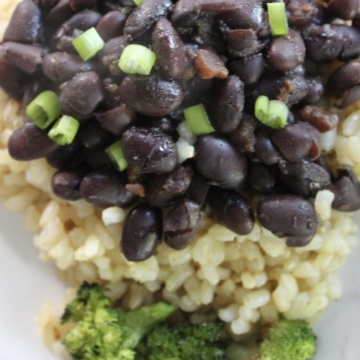 black beans on bed of rice with a side of broccoli