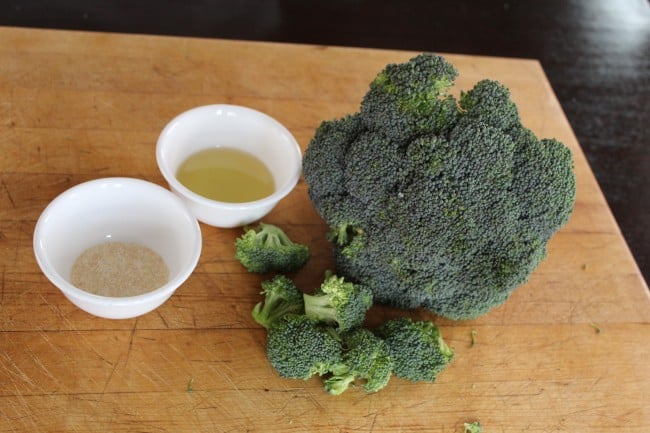 broccoli, oil and garlic salt