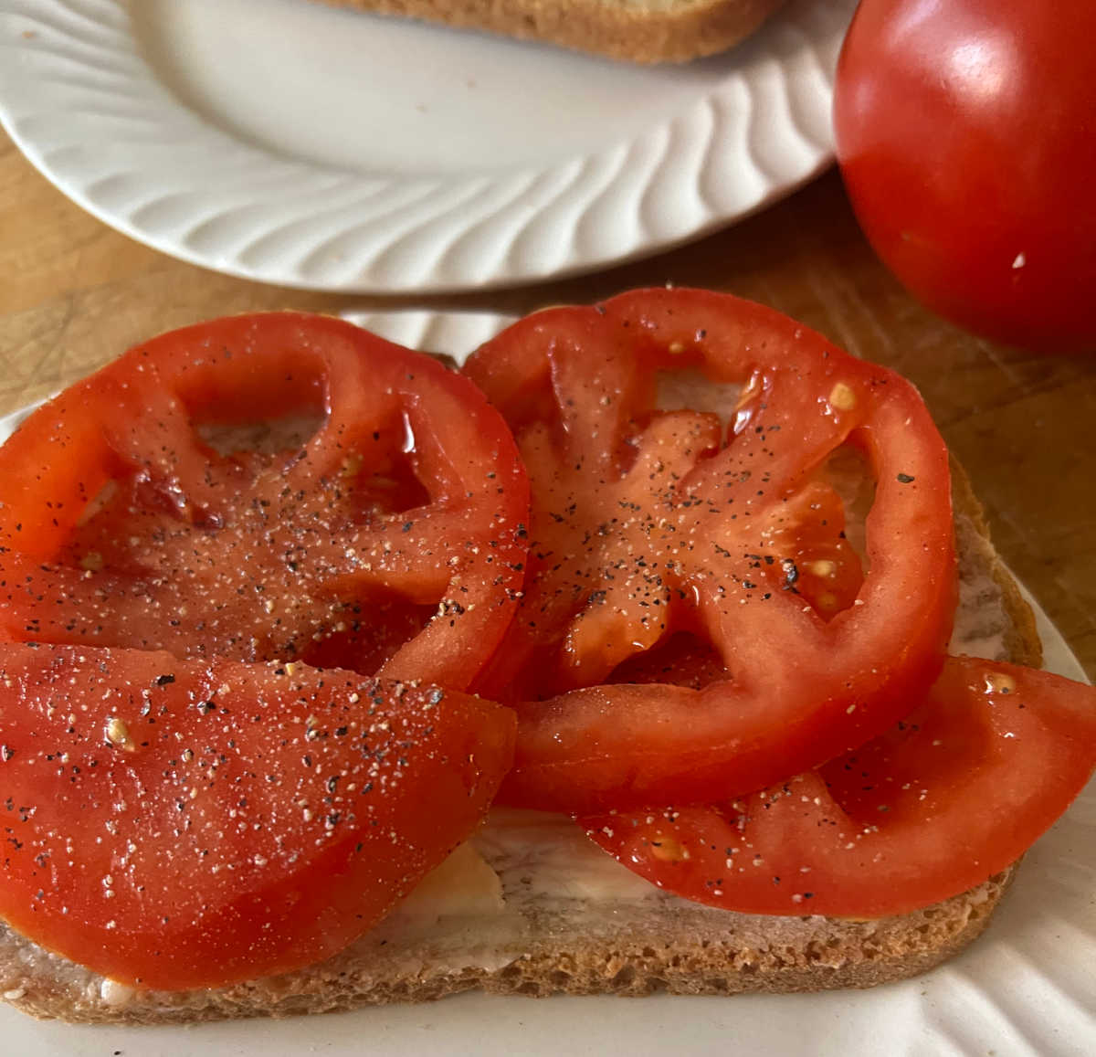tomato slices with salt and pepper on rye bread