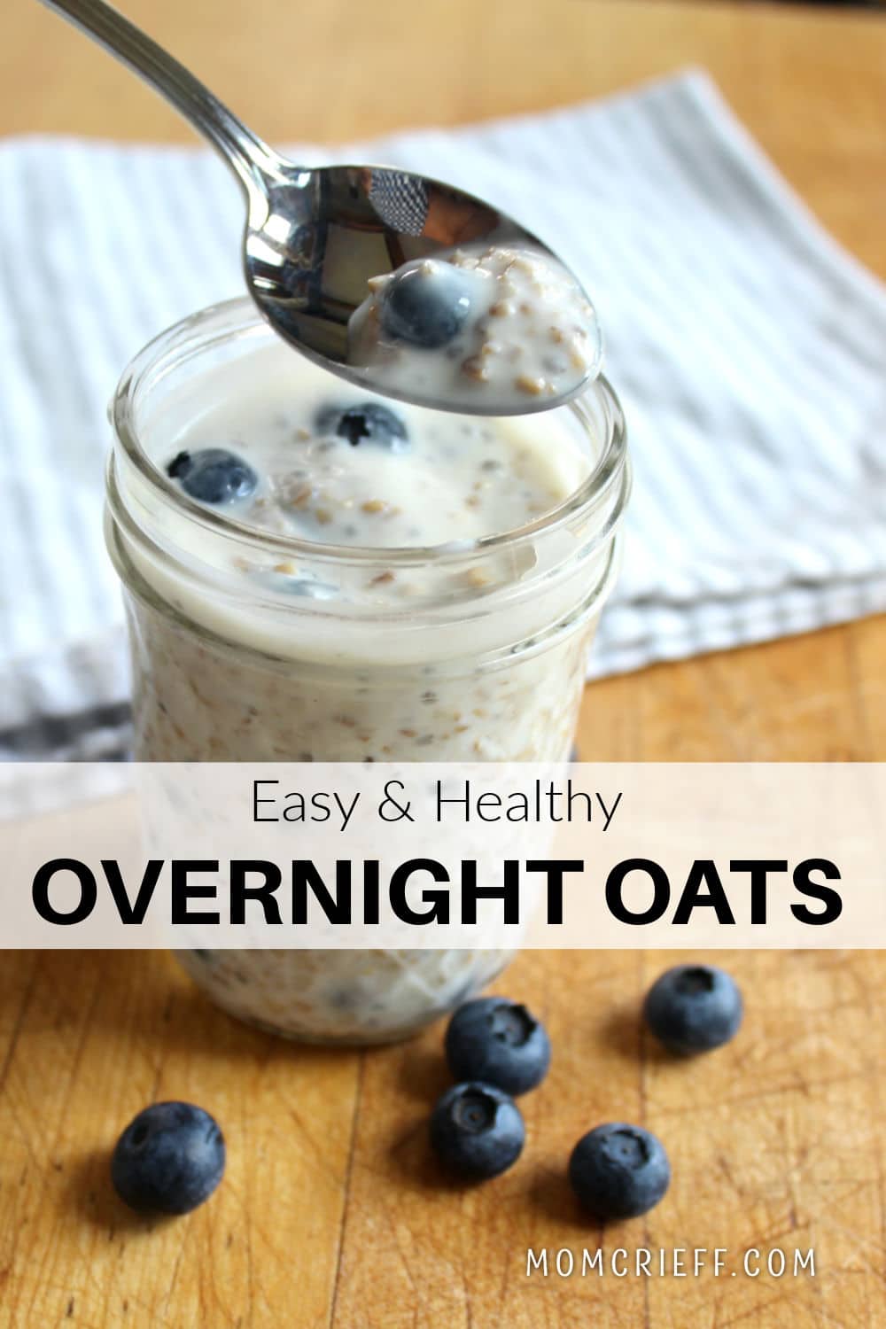 easy and healthy overnight oats in a mason jar