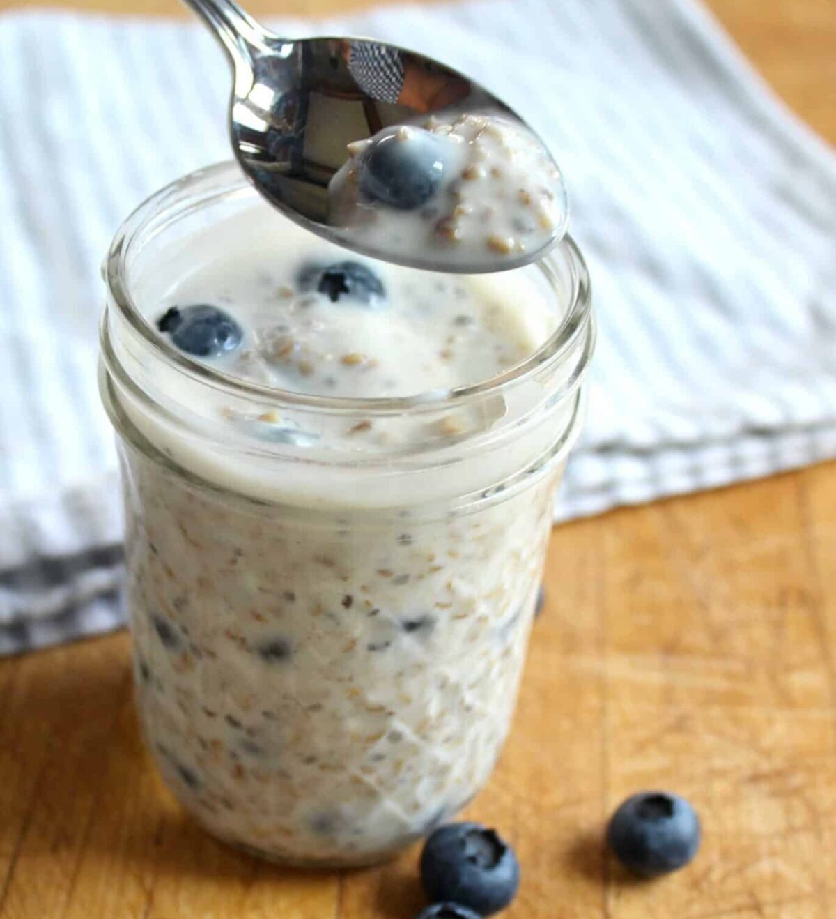 overnight oats with blueberries