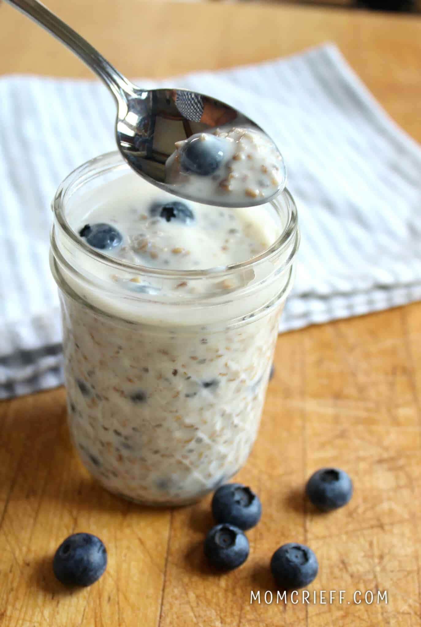 overnight oats with blueberries