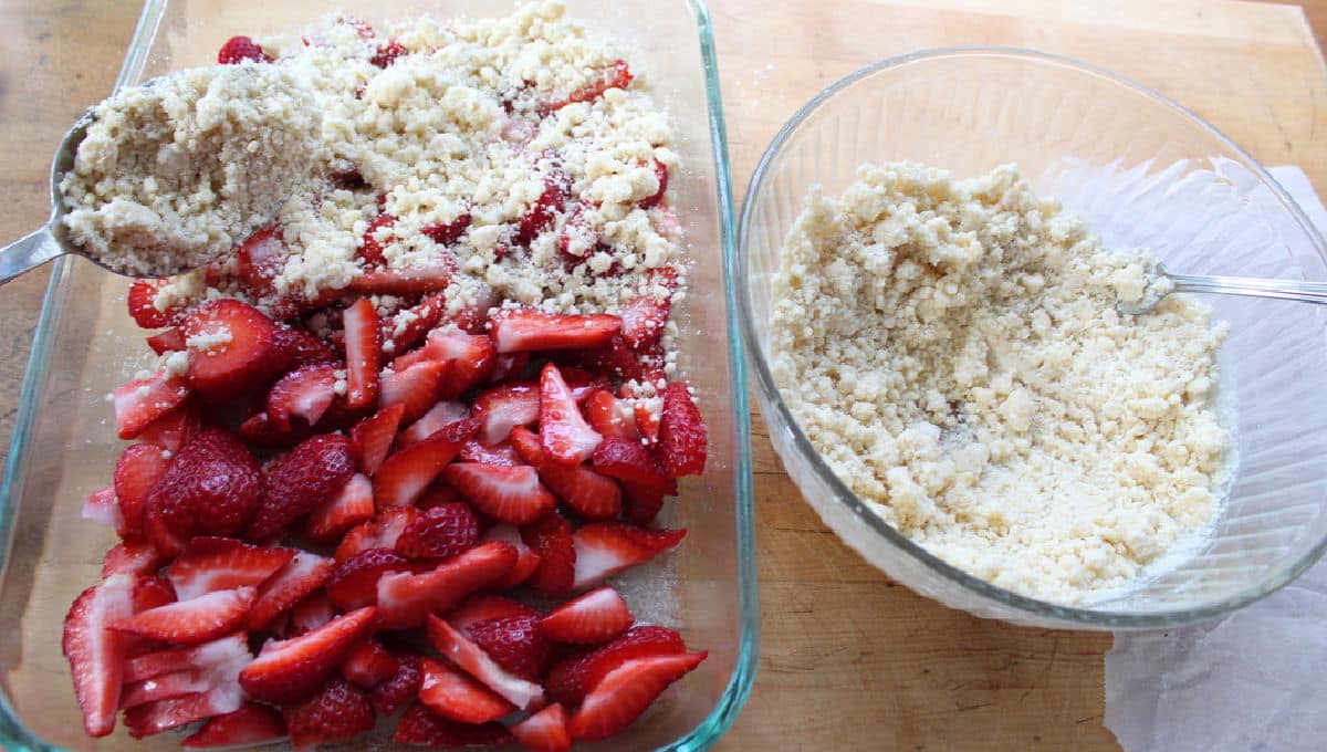 crumble put on top of fresh cut strawberries 