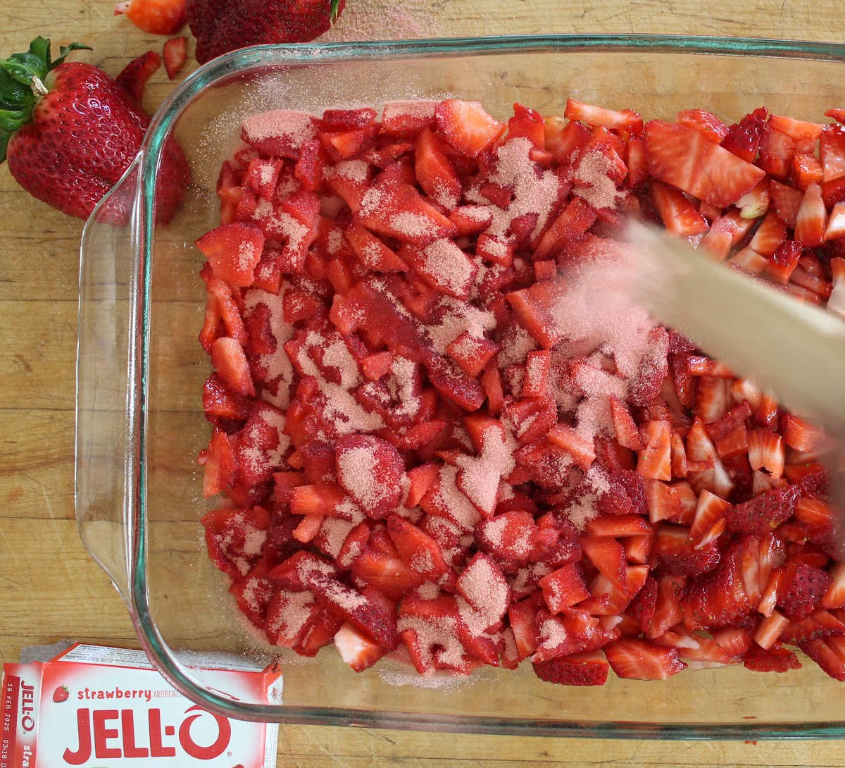 layer of dry jello spread on a chopped layer of strawberries