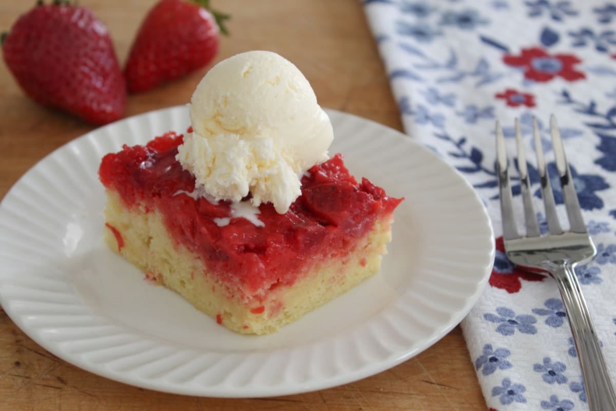 strawberry upside down cake with ice cream