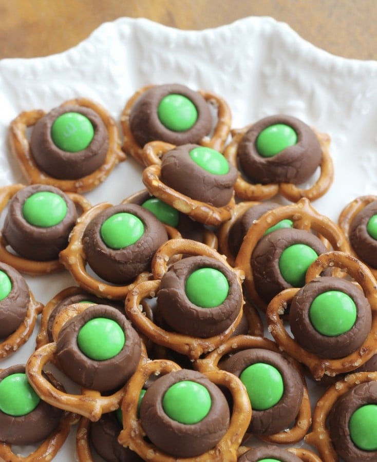 leprechaun buttons pretzel treat