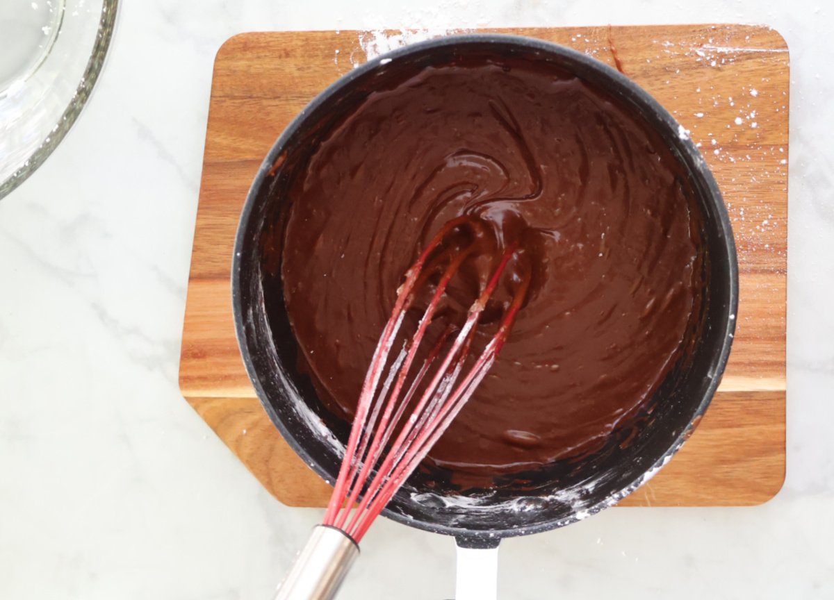 icing whisked into Dr Pepper cake icing.