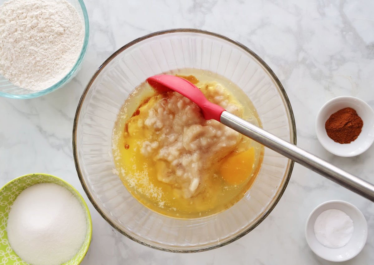 add liquid ingredients into mashed bananas.