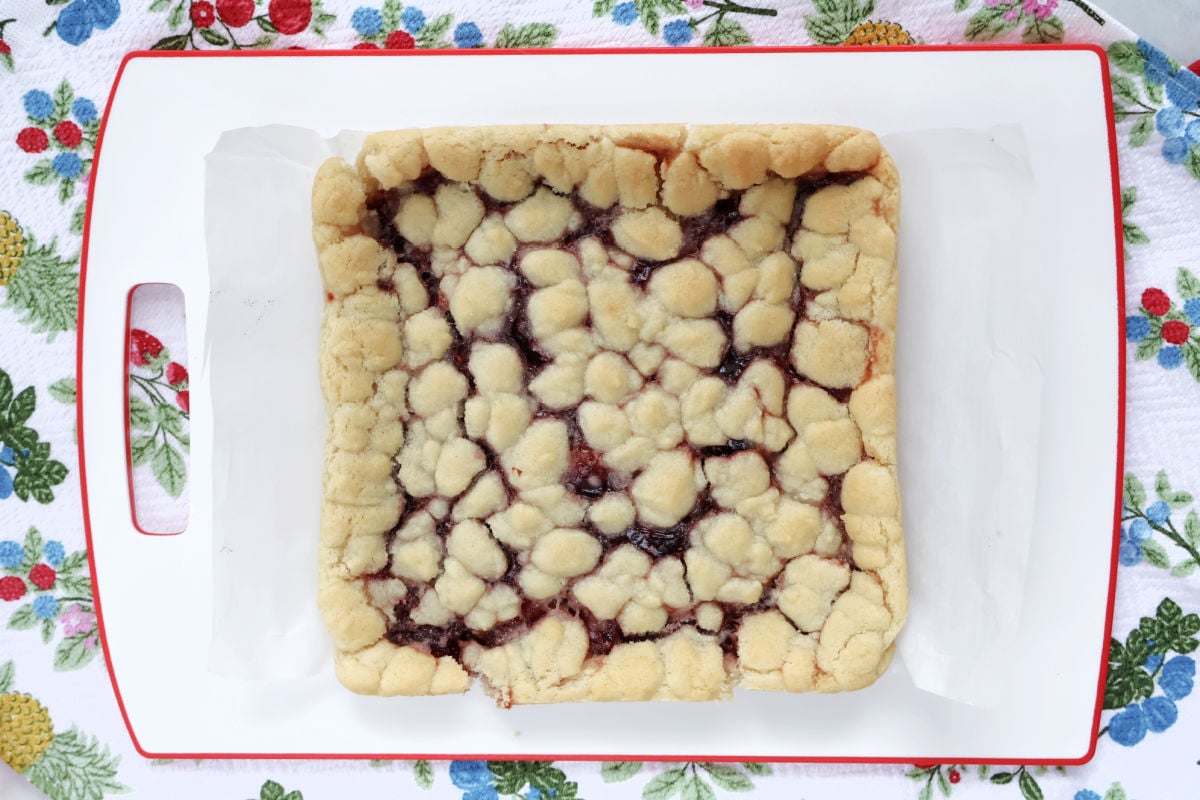 finished raspberry bars